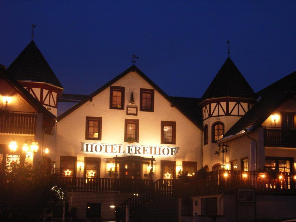 Hotel Freihof Hiddenhausen エクステリア 写真